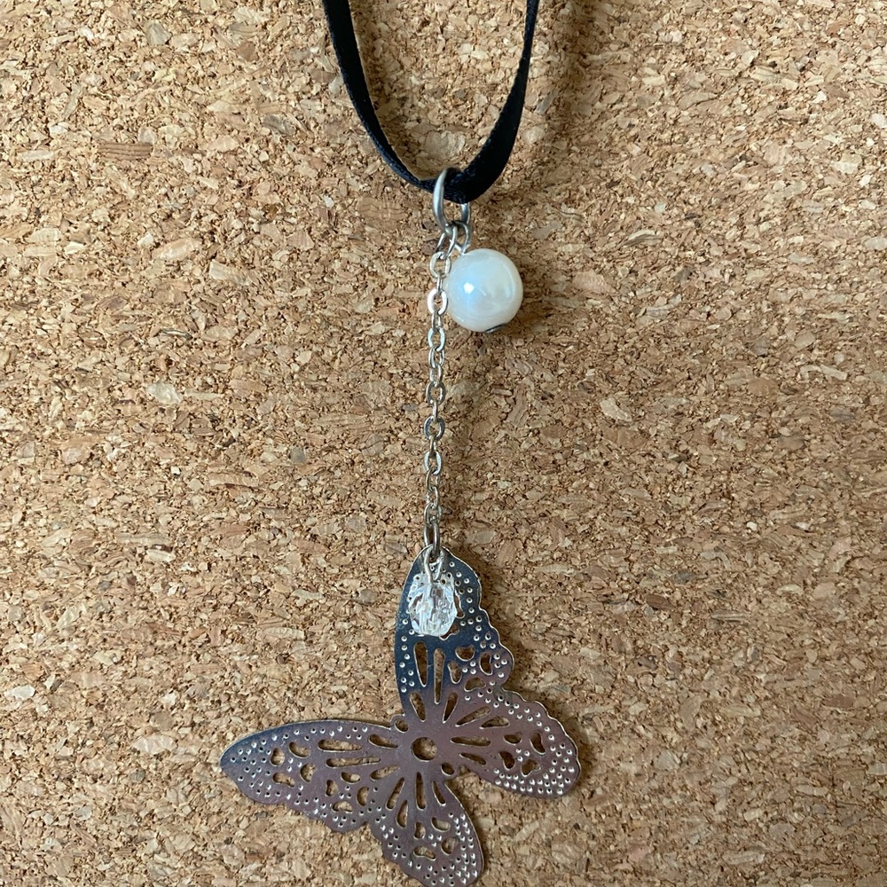 Butterfly Choker - Picture 3 of 3